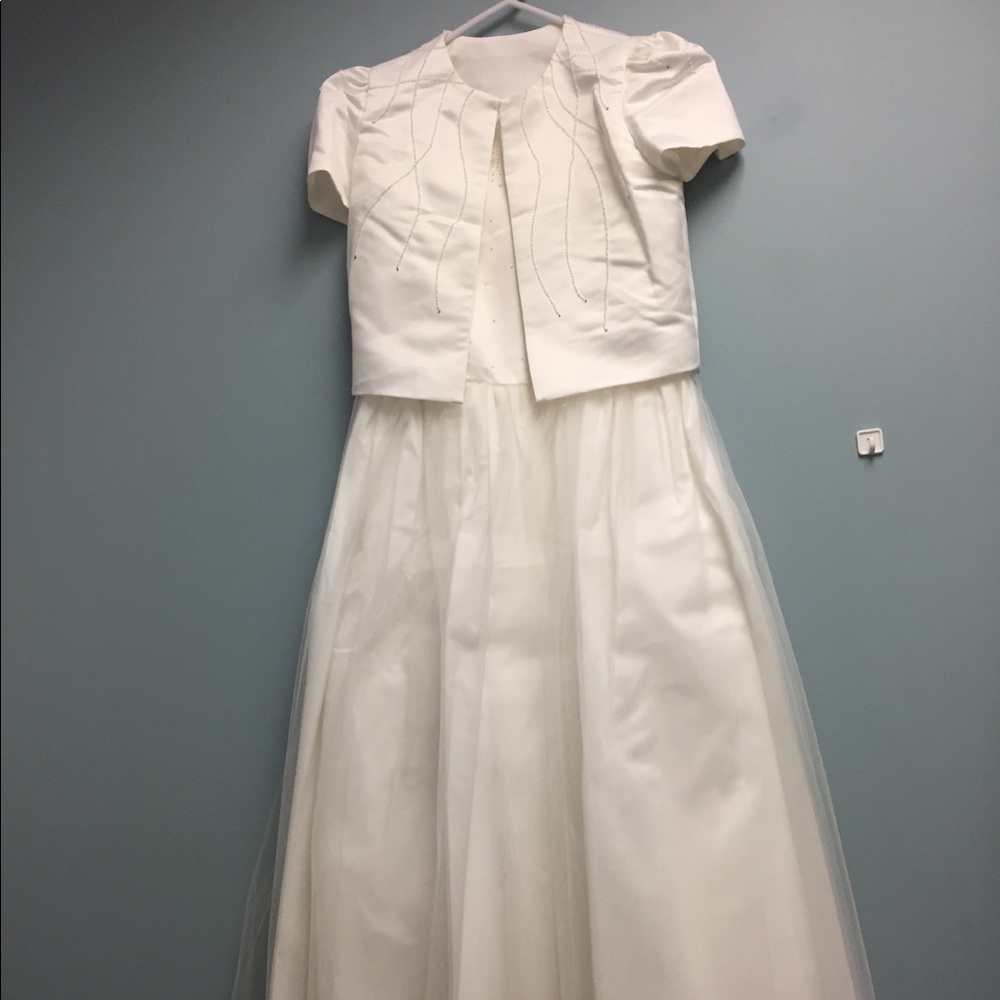 NWT Girls Formal Dress. Ivory with pearl accents